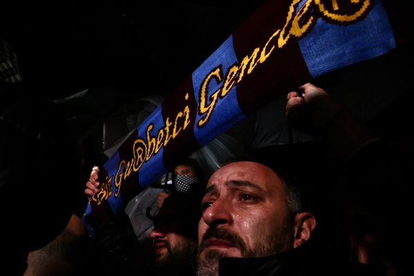 İsrail'in okulları ve hastaneleri bombaladığı, kadınları ve çocukları katlettiği aktarılan açıklama, şu ifadelerle son buldu: - Sputnik Türkiye