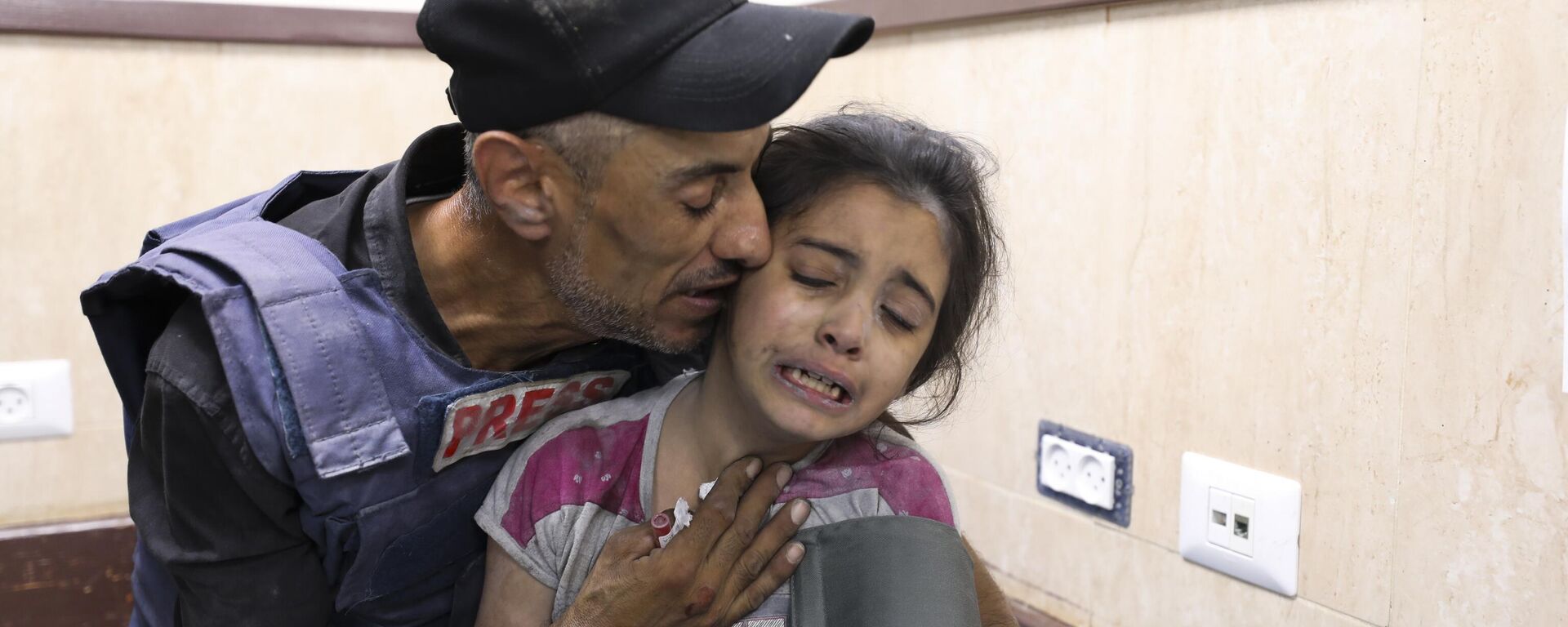 Gazze gazeteci  çocuk hastane İsrail saldırı - Sputnik Türkiye, 1920, 21.12.2023