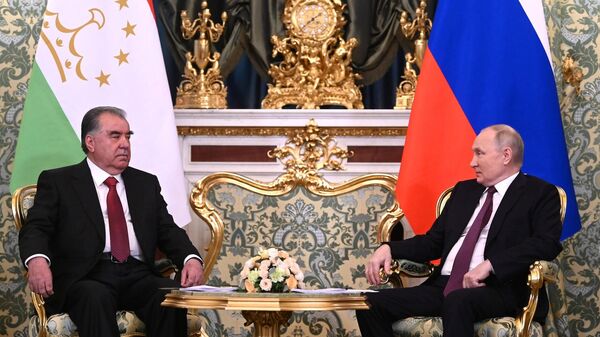 Rusya Devlet Başkanı Vladimir Putin Tacikistan Devlet Başkanı İmamali Rahman - Sputnik Türkiye
