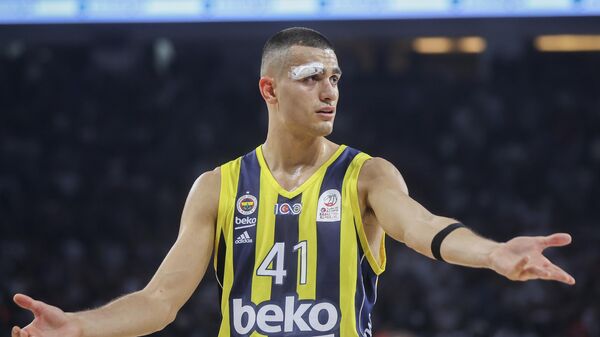 Beşiktaş Kulübü, Türkiye Sigorta Basketbol Süper Ligi'nde Fenerbahçe Beko ile yapılan derbi maçta yaşanan olaylarla ilgili açıklama yayımladı. - Sputnik Türkiye