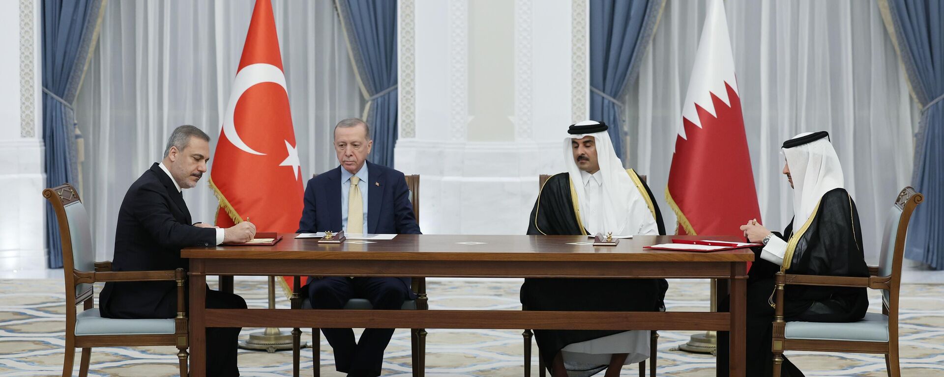 Türkiye ile Katar arasında ortak bildiri ve 12 anlaşma imzalandı - Sputnik Türkiye, 1920, 04.12.2023