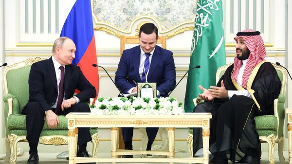 Rusya Devlet Başkanı Vladimir Putin Suudi Arabistan Veliaht Prens Muhammed bin Selman  - Sputnik Türkiye
