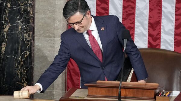 Speaker-elect Rep. Mike Johnson, R-La., puts the gavel down before speaking at the Capitol in Washington, Wednesday, Oct. 25, 2023. - Sputnik Türkiye