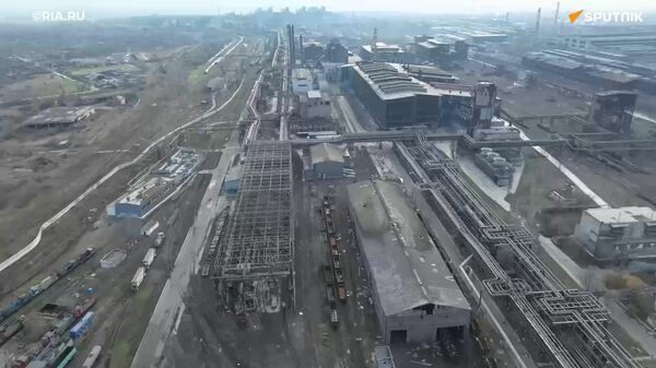 Mariupol’deki metalürji fabrikası mayınlardan temizlendikten sonra faaliyete geçirildi - Sputnik Türkiye