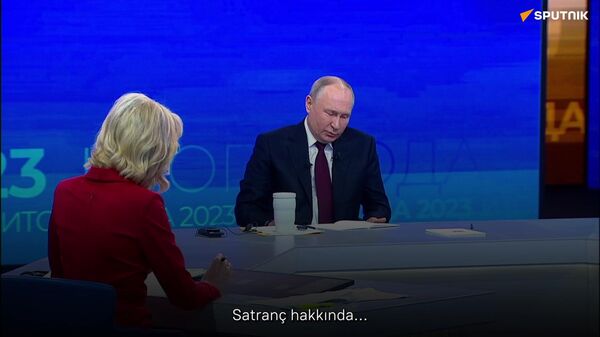 Putin, bir çocukla nasıl satranç oynadığını anlatarak kendini geliştirmenin öneminin altını çizdi  - Sputnik Türkiye