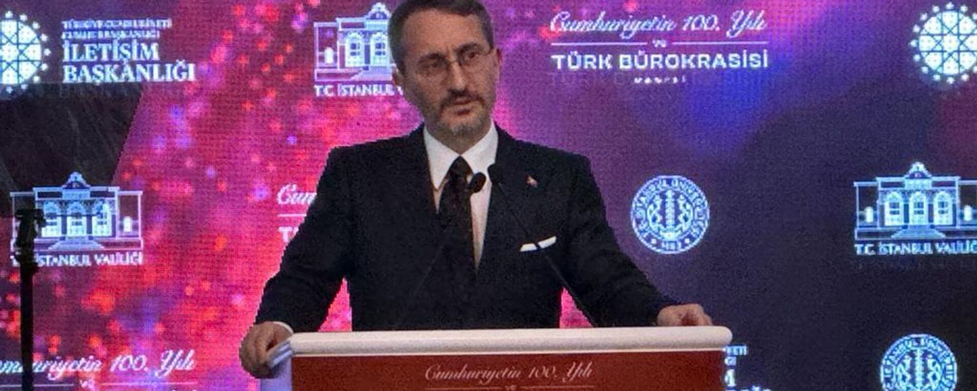 Cumhurbaşkanlığı İletişim Başkanı Fahrettin Altun, Cumhuriyetin 100. Yılı kutlama etkinlikleri kapsamında, Cumhurbaşkanlığı İletişim Başkanlığı, İstanbul Valiliği ve İstanbul Üniversitesi koordinasyonunda düzenlenen, Cumhuriyet'in 100. Yılı ve Türk Bürokrasisi Paneline katılarak konuşma yaptı. - Sputnik Türkiye, 1920, 10.09.2024