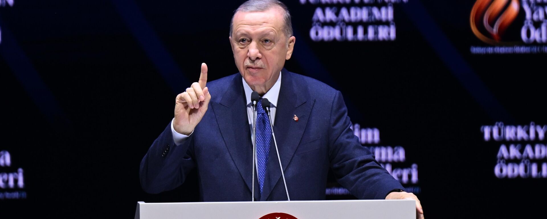 Cumhurbaşkanı Recep Tayyip Erdoğan, İlim Yayma Vakfı tarafından Atatürk Kültür Merkezi'nde düzenlenen İlim Yayma Ödülleri törenine katılarak konuşma yaptı. - Sputnik Türkiye, 1920, 23.12.2023