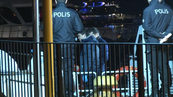 İstanbul Boğazı'nda oltayla balık tutarken erkek cesedi buldu - Sputnik Türkiye
