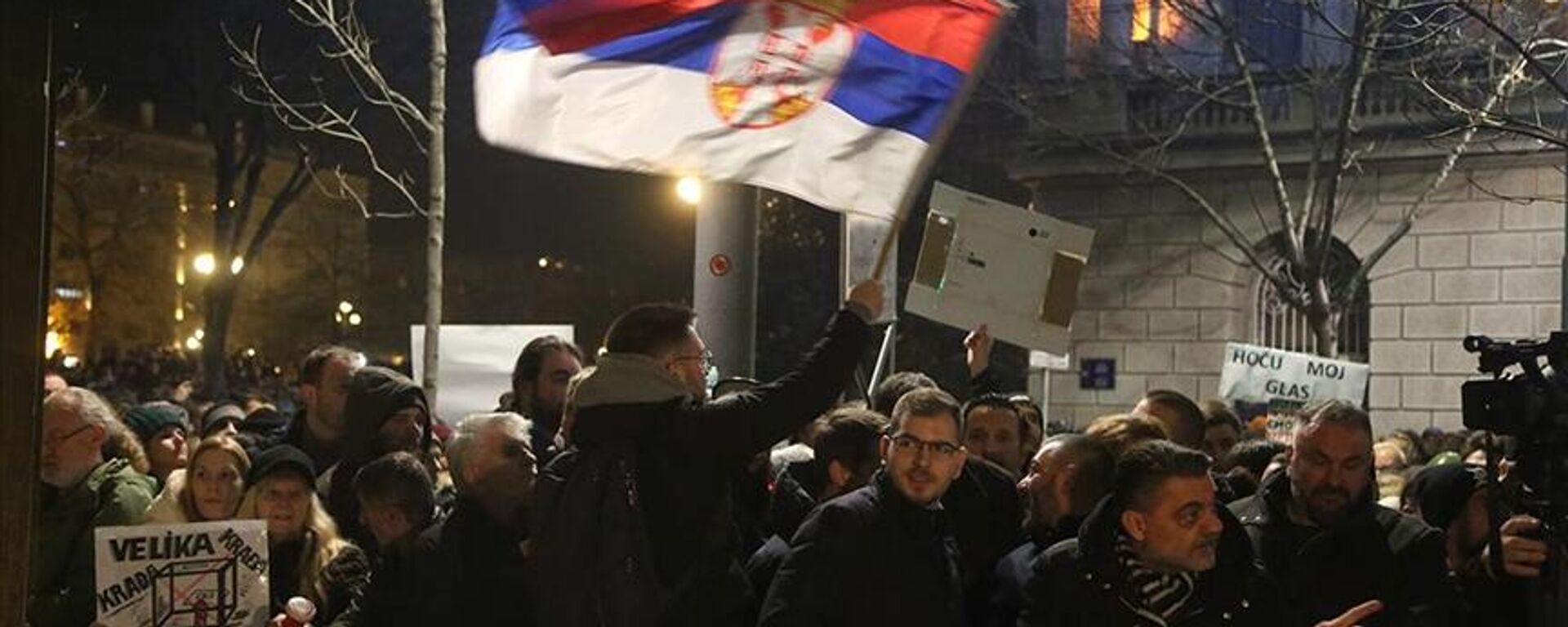  Sırbistan'da seçim sonuçlarına itiraz eden muhalefet partileri, başkent Belgrad'daki protestolarını bugün de sürdürdü. - Sputnik Türkiye, 1920, 11.03.2024