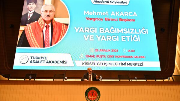 Yargıtay Başkanı Mehmet Akarca, Türkiye Adalet Akademisi tarafından düzenlenen Akademi Söyleşileri programında, hakim ve savcı adaylarıyla bir araya geldi.
 - Sputnik Türkiye