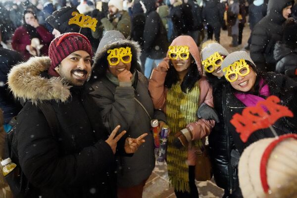  Manej meydanındaki yeni yıl kutlamalarına yabancılar da ilgi gösterdi - Sputnik Türkiye