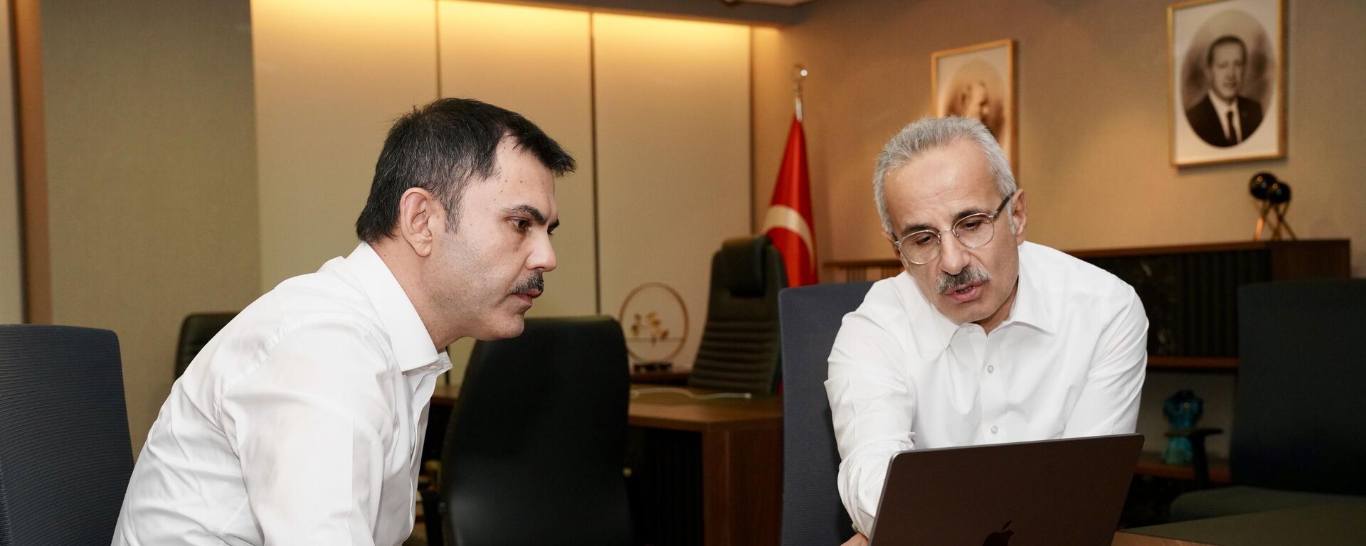 Murat Kurum, Uraloğlu ile bir araya geldi: 'Ulaşım çilesi bitene kadar durmayacağız' - Sputnik Türkiye, 1920, 07.01.2024