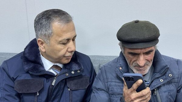 Cumhurbaşkanı Erdoğan, Kahramanmaraşlı şehit Müslüm Öztürk'ün babasıyla telefonda görüştü - Sputnik Türkiye