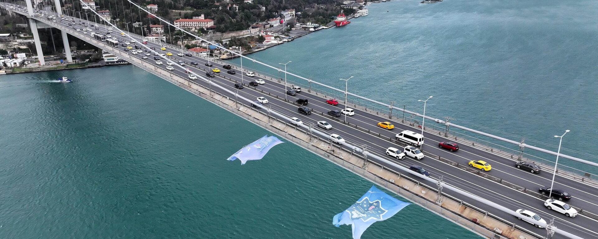 İlk Türk astronot Alper Gezeravcı için 15 Temmuz Şehitler Köprüsü'ne Türk bayrağı asıldı - Sputnik Türkiye, 1920, 18.03.2026