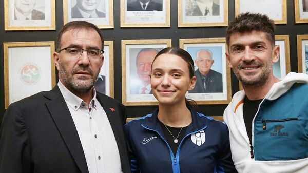 Seçmelerin ikinci ve son gününde Sıla Koloğlu 200 metrede 23 yaş altı Türkiye rekorunu kırdı - Sputnik Türkiye
