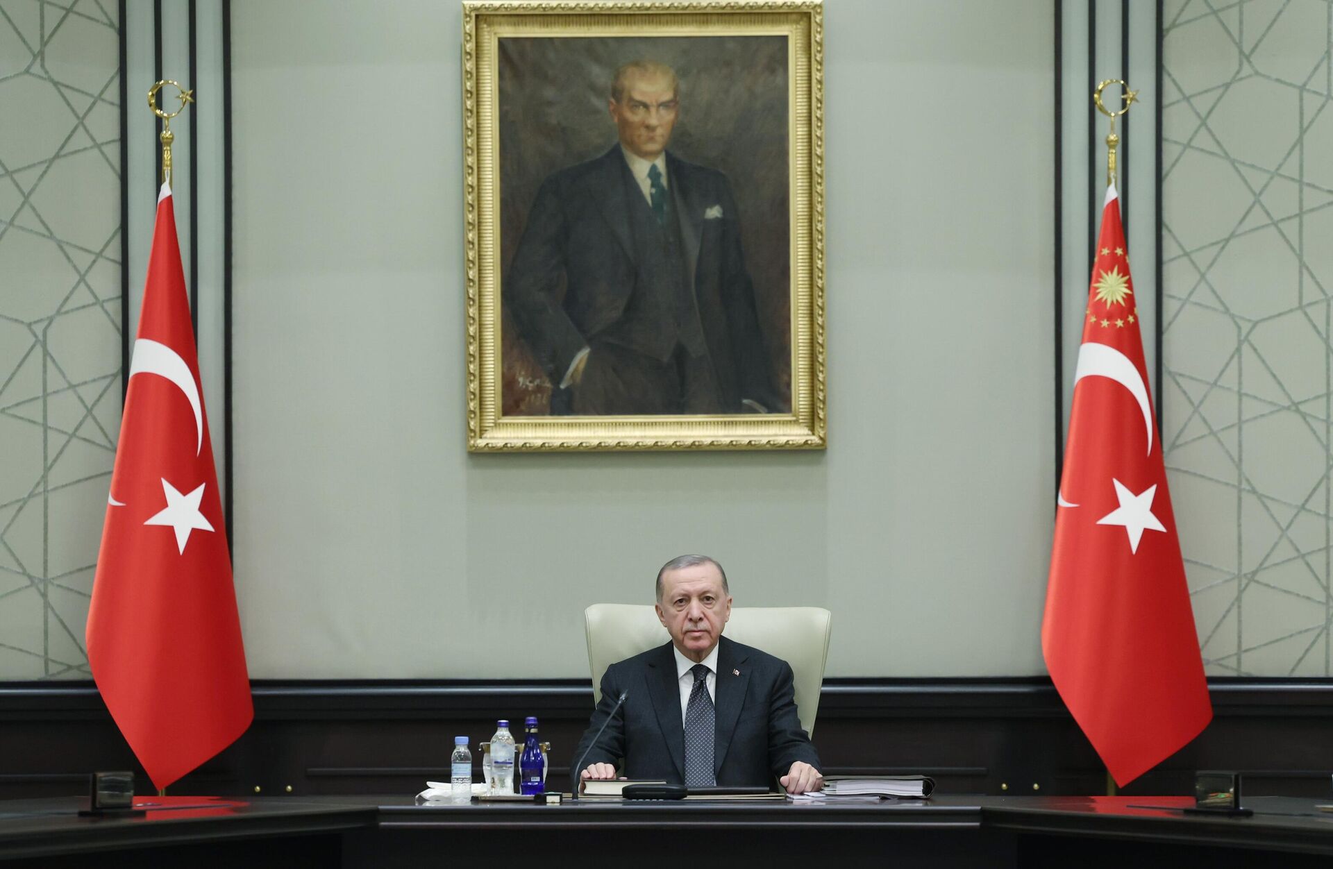 Cumhurbaşkanı Recep Tayyip Erdoğan başkanlığında Beştepe'de gerçekleşen Milli Güvenlik Kurulu Toplantısı sona erdi.
 - Sputnik Türkiye, 1920, 25.01.2024