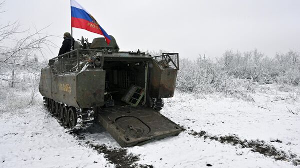 Rus ordusu Artyomovsk’ta ABD yapımı savaş aracını ele geçirdi М113 - Sputnik Türkiye