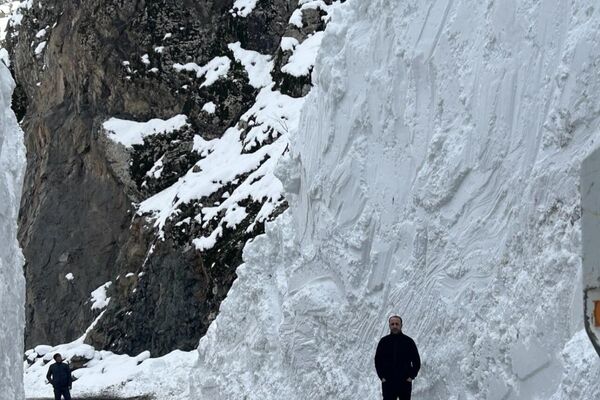 Yüksekova'da çığ bölgesindeki kar kalınlığı 10 metreyi geçti  - Sputnik Türkiye