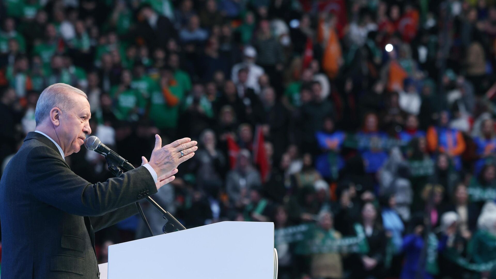 Cumhurbaşkanı ve AK Parti Genel Başkanı Recep Tayyip Erdoğan, TOFAŞ Kapalı Spor Salonu'nda, AK Parti Bursa İlçe Belediye Başkan Adayları Tanıtım Toplantısı'na katılarak bir konuşma yaptı.  - Sputnik Türkiye, 1920, 03.02.2024