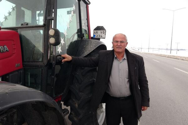 Nakliyeciler 28 bin TL isteyince 3 gün traktör sürerek Bitlis’e geldi  - Sputnik Türkiye