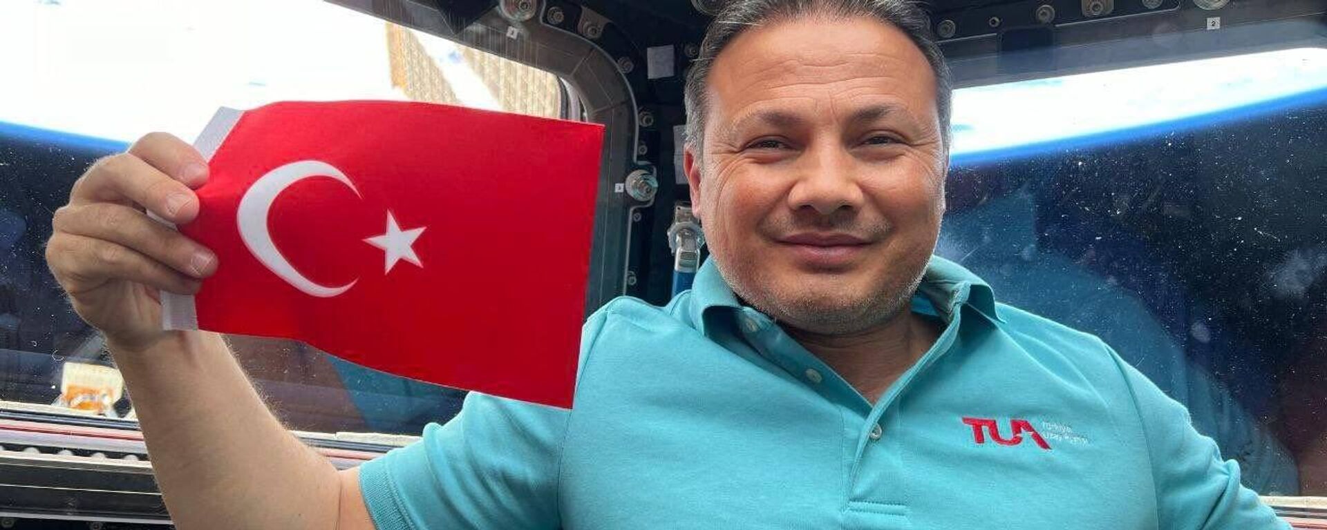 Türkiye'nin ilk astronotu Alper Gezeravcı, sosyal medya hesabı üzerinden dünyaya dönüşü hakkında paylaşımda bulundu. - Sputnik Türkiye, 1920, 09.02.2024