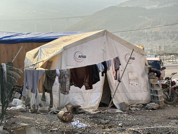 Gaziantep&#x27;te depremzedelere ait bir çadırdan görüntü.  - Sputnik Türkiye