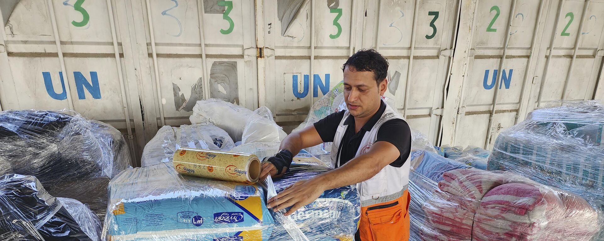 Birleşmiş Milletler (BM) Yakın Doğu'daki Filistinli Mültecilere Yardım ve Bayındırlık Ajansı (UNRWA) insani yardım - Sputnik Türkiye, 1920, 01.04.2024