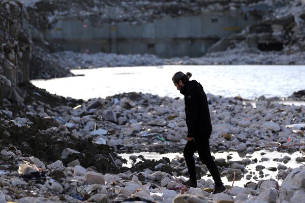 Hatay'da depremde yıkılan Rönesans Rezidans'ta hayatını kaybedenler anıldı - Sputnik Türkiye