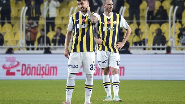 Fenerbahçe'de Avrupa listesine 3 oyuncu eklendi  - Sputnik Türkiye
