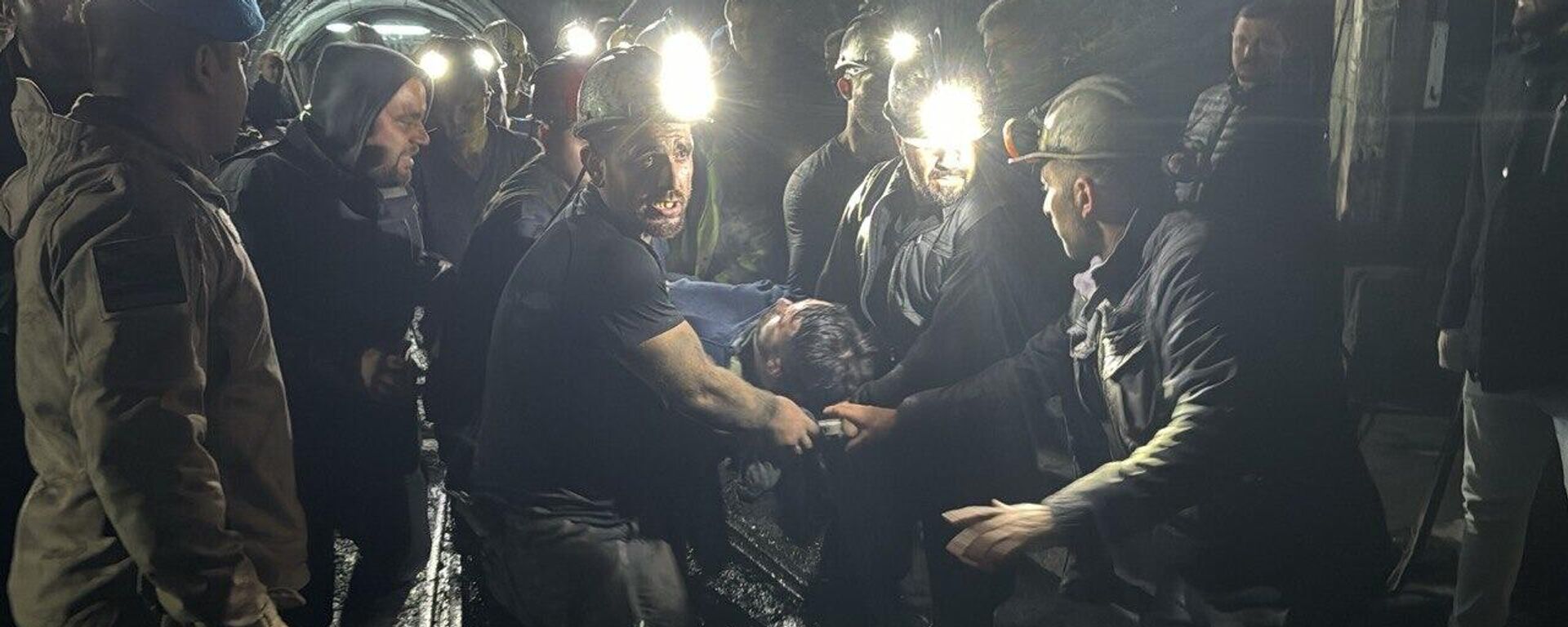  Zonguldak'ın Kilimli ilçesinde özel maden ocağında meydana gelen göçükte mahsur kalan 2 işçiden biri kurtarıldı - Sputnik Türkiye, 1920, 08.02.2024