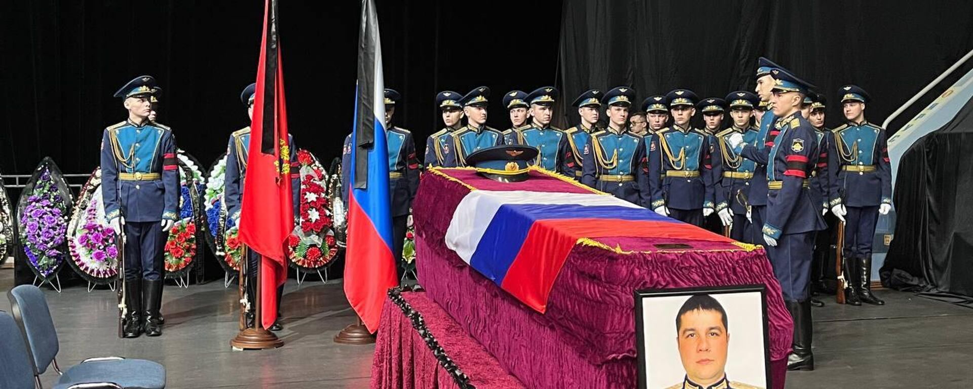 Ukrayna ordusunun füze saldırısı sonucu Belgorod’da düşen İl-76 nakliye uçağı pilotlarının cenaze töreni, doğdukları Orenburg şehrinde yapılıyor. 
 - Sputnik Türkiye, 1920, 08.02.2024