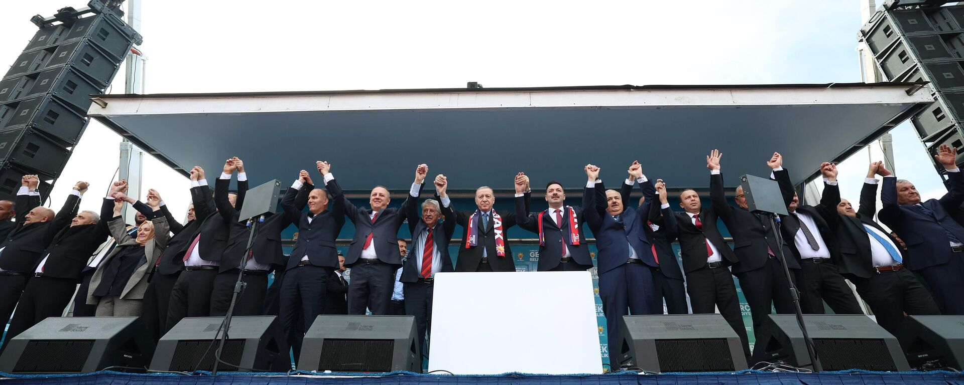 Cumhurbaşkanı Recep Tayyip Erdoğan, Zonguldak’ta AK Parti’nin ilçe belediye başkanlarının tanıtıldığı mitinge katıldı. - Sputnik Türkiye, 1920, 10.02.2024