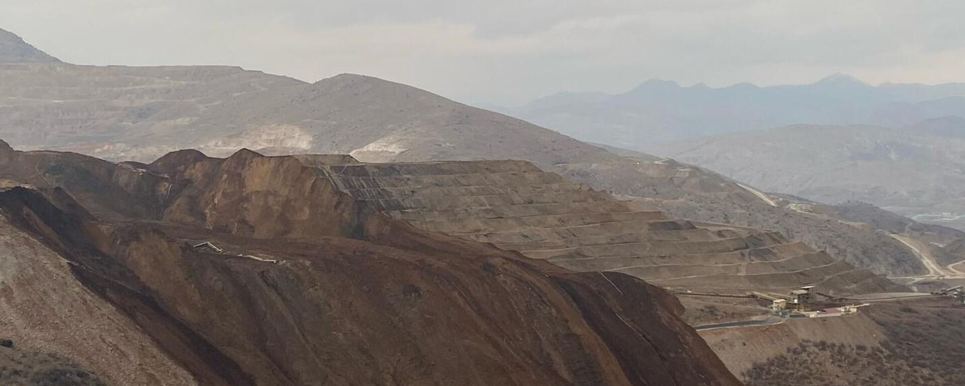 Erzincan'da altın madeninin bulunduğu alanda toprak kayması - Sputnik Türkiye, 1920, 13.02.2024