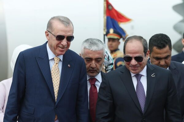 Cumhurbaşkanı Erdoğan ve  Mısır Lideri Sisi Kahire&#x27;de görüştü. - Sputnik Türkiye