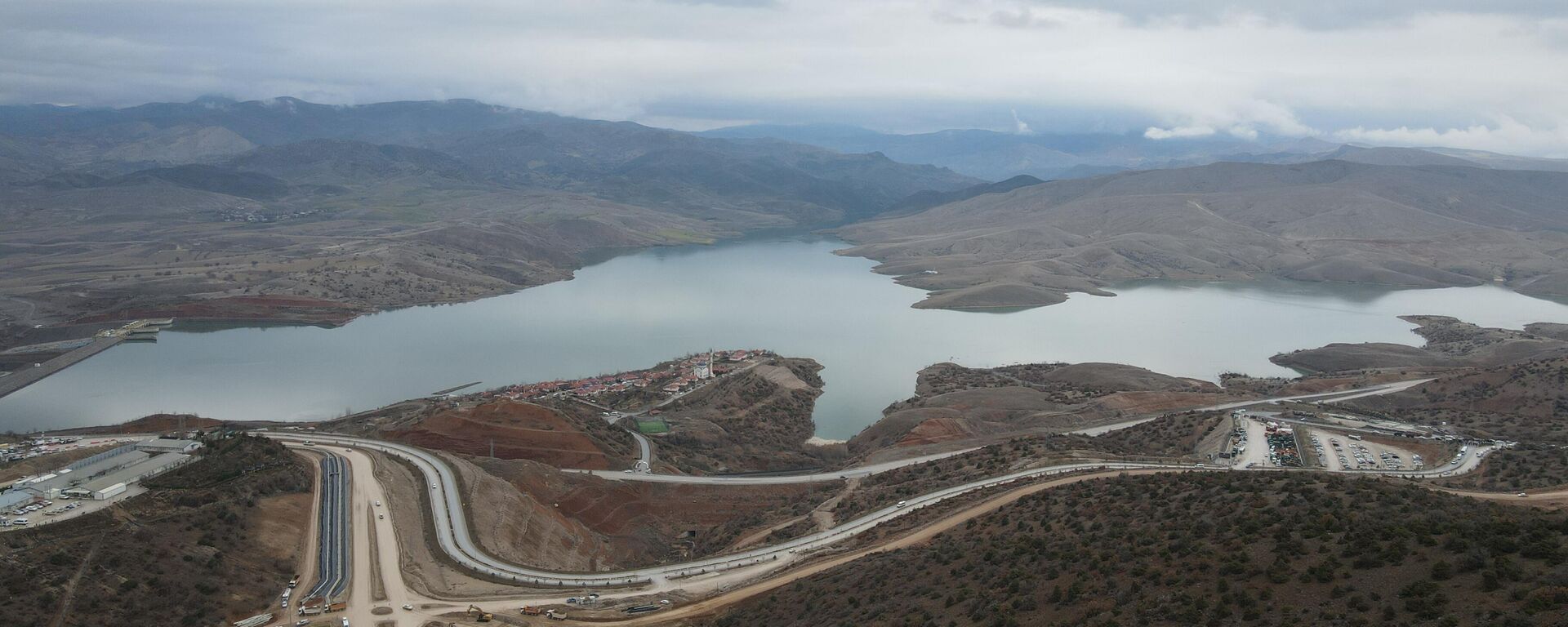 Erzincan'ın İliç ilçesinde toprak kaymasının meydana geldiği maden ocağı bölgesi  - Sputnik Türkiye, 1920, 17.02.2024