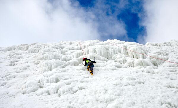 Organizasyonda sporcular, 20 metre yüksekliği ve 150 metre enindeki Mustafa Tekin Ice Park&#x27;ta puan toplayabilmek için kıyasıya mücadele etti. - Sputnik Türkiye