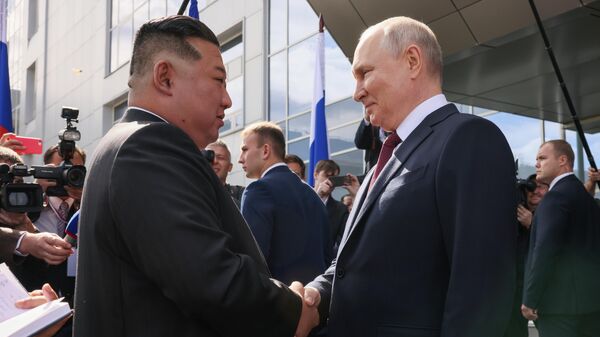 Kuzey Kore lideri Kim Jong-un Rusya lideri Putin - Sputnik Türkiye