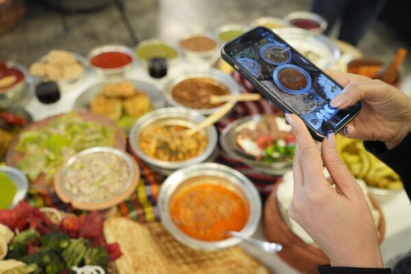 Geleneksel lezzetlerin tüm dünyada tanınmasına öncülük eden online seyahat ve gastronomi rehberi TasteAtlas’ın belirlediği dünyanın en iyi yeme içme listesinde Gaziantep mutfağı 9. sırada yer aldı. - Sputnik Türkiye