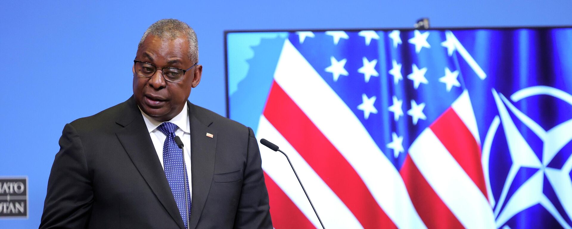 U.S. Secretary for Defense Lloyd J. Austin III speaks during a media conference after a meeting of NATO defense ministers at NATO headquarters in Brussels - Sputnik Türkiye, 1920, 31.10.2024