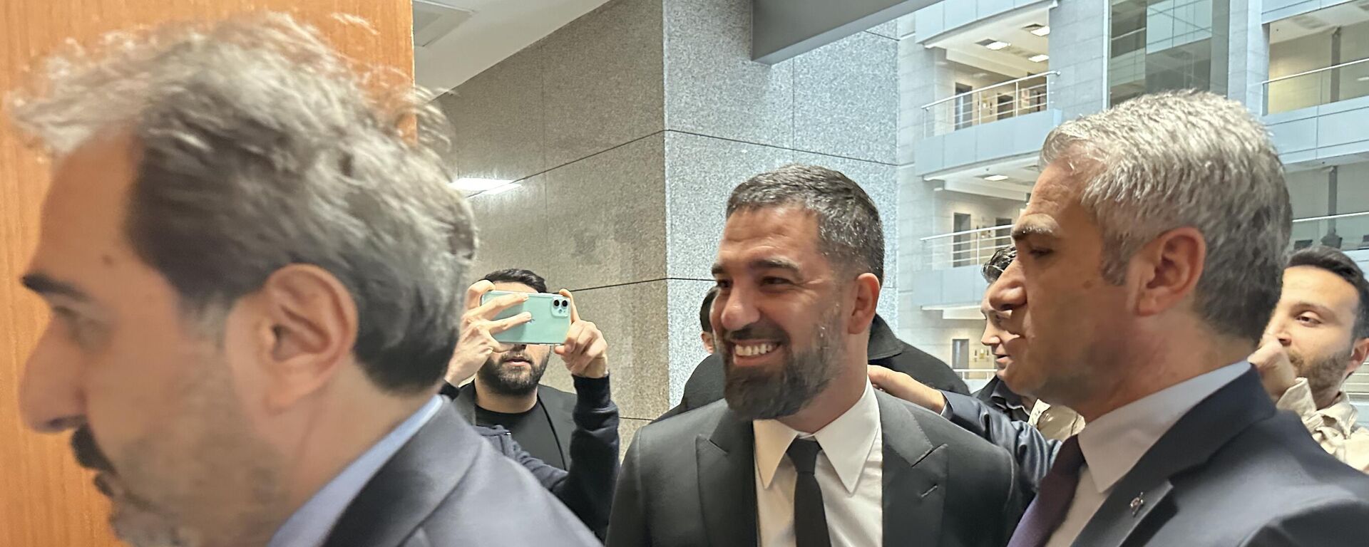 Arda Turan, Emre Belözoğlu ve Fernando Muslera'nın ilk kez beyanı alındı. - Sputnik Türkiye, 1920, 18.07.2024