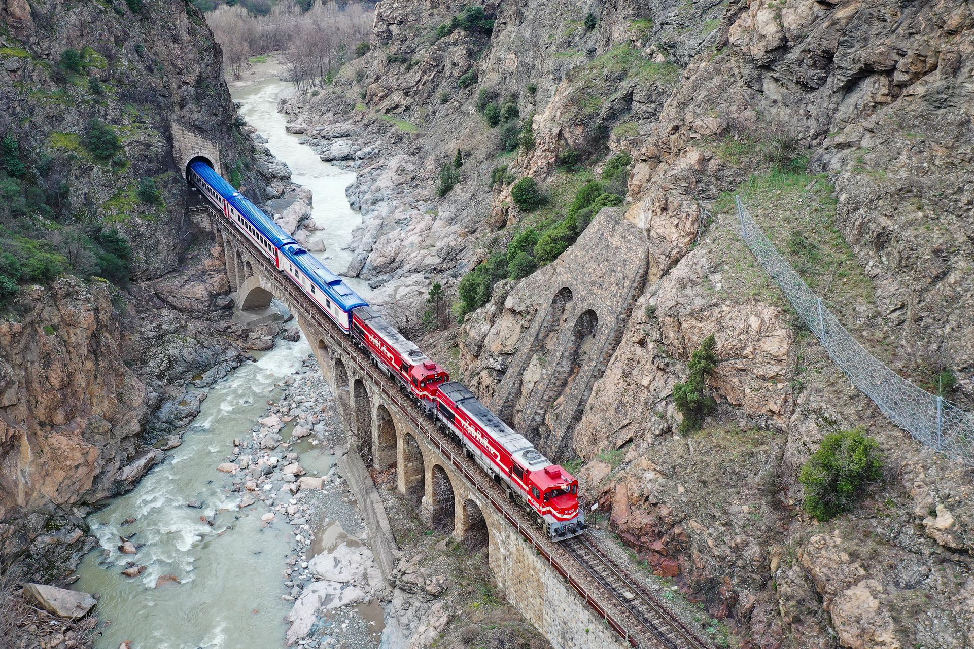 Karaelmas Ekspresi Batı Karadeniz Turistik Tren Turu seferleri kapsamında, Ankara'dan başlayarak Çankırı, Karabük ve Zonguldak'ı içine alan tanıtım turunda, yolcular, Batı Karadeniz'in zengin doğal, tarihi ve kültürel mirasını görme fırsatı buluyor - Sputnik Türkiye, 1920, 29.09.2026
