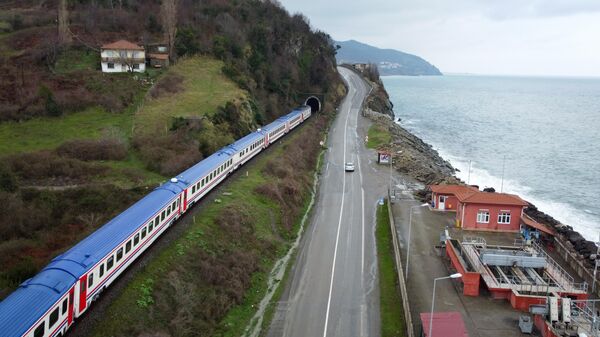 Karaelmas Ekspresi Batı Karadeniz Turistik Tren Turu seferleri kapsamında, Ankara'dan başlayarak Çankırı, Karabük ve Zonguldak'ı içine alan tanıtım turunda, yolcular, Batı Karadeniz'in zengin doğal, tarihi ve kültürel mirasını görme fırsatı buluyor Karaelmas Ekspresi Batı Karadeniz Turistik Tren Turu seferleri kapsamında, Ankara'dan başlayarak Çankırı, Karabük ve Zonguldak'ı içine alan tanıtım turunda, yolcular, Batı Karadeniz'in zengin doğal, tarihi ve kültürel mirasını görme fırsatı buluyor - Sputnik Türkiye