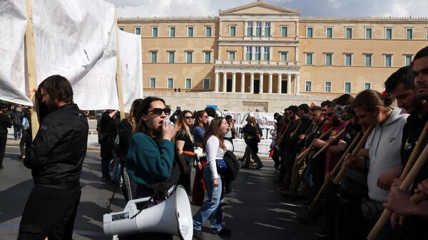 Yunanistan'ın başkenti Atina'da öğrenciler hükümetin yeni üniversite reformunu protesto etti - Sputnik Türkiye