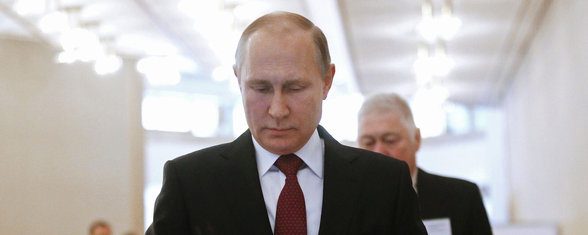 Rusya Devlet Başkanı Vladimir Putin devlet başkanlığı seçimlerinde oy veriyor - 2018 - Sputnik Türkiye, 1920, 17.03.2024