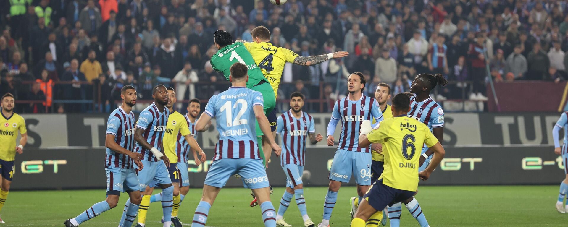 Trendyol Süper Lig’in 30. haftasında Trabzonspor ile Fenerbahçe, Papara Park’ta karşılaştı. - Sputnik Türkiye, 1920, 17.03.2024
