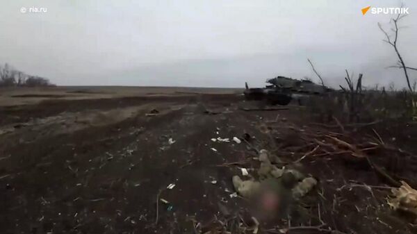 Ukrayna'da Rus ordusu tarafından imha edilen Abrams tankının içi görüntülendi - Sputnik Türkiye