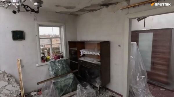 Yerel halk anlatıyor: Ukrayna ordusu, içinde insanların bulunduğu evleri hedef alıyor - Sputnik Türkiye