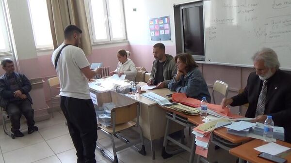 Tunceli'de, sabah 07.00 itibariyle başlayan oy verme işlemi saat 16.00'da sona erecek. - Sputnik Türkiye