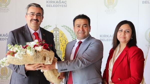 Kırkağaç'ta belediye başkanı resmi sonuçlar ilan edilmeden görevini devretti - Sputnik Türkiye