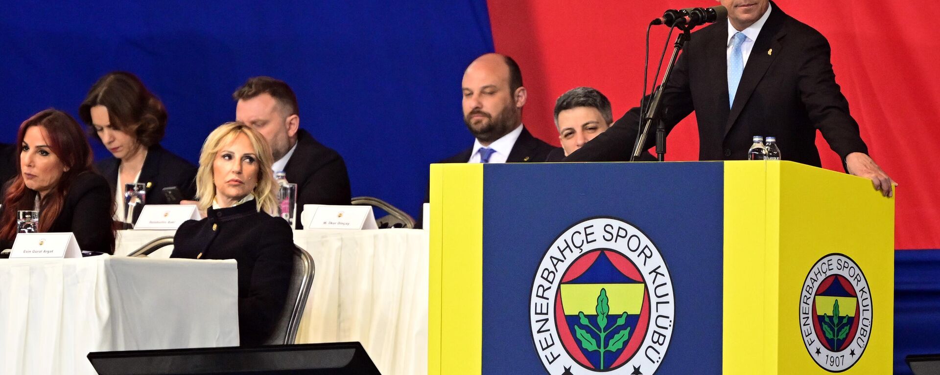 Fenerbahçe Kulübünün olağanüstü genel kurul toplantısı, çoğunluğun sağlanmasıyla başladı. Fenerbahçe Kulübü Başkanı Ali Koç, Ülker Stadı'nda gerçekleştirilen genel kurul toplantısına katılarak konuşma yaptı. - Sputnik Türkiye, 1920, 29.07.2025